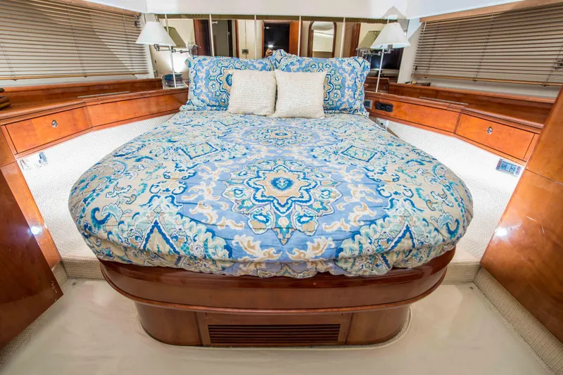 Slide: The Image of Fairline 65 1997 - 35