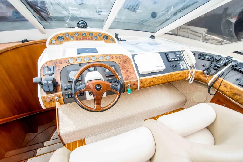 Slide: The Image of Fairline 65 1997 - 28