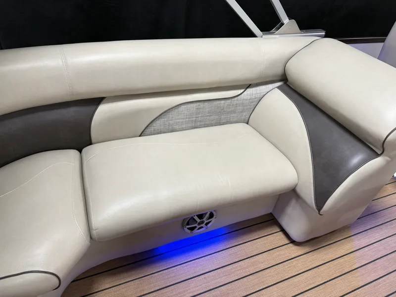 Slide: The Image of Premier 230 SOLARIS 2018 - 30