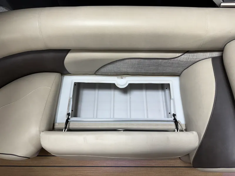 Slide: The Image of Premier 230 SOLARIS 2018 - 31