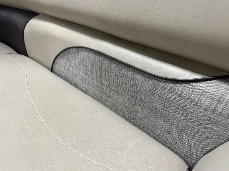 Slide: The Image of Premier 230 SOLARIS 2018 - 34