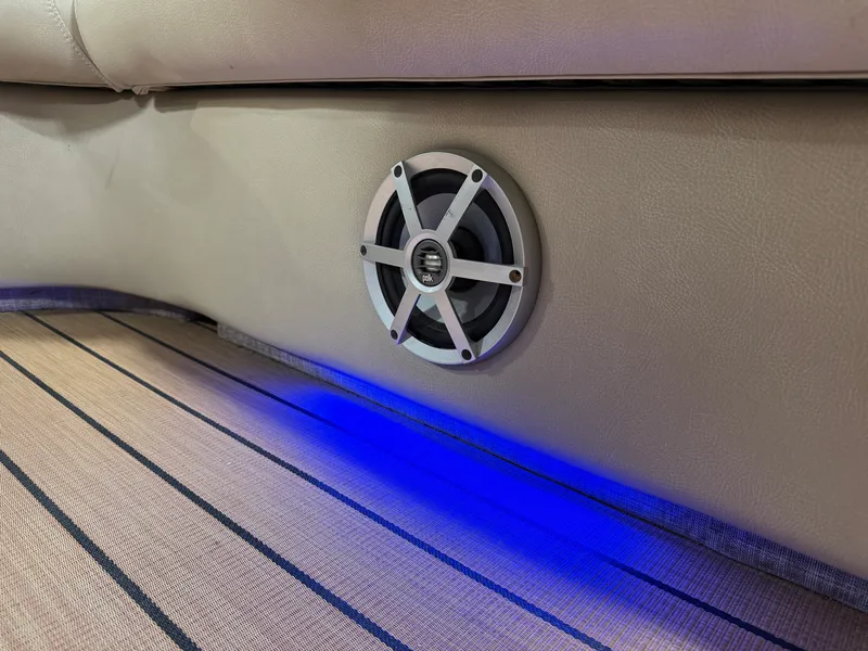 Slide: The Image of Premier 230 SOLARIS 2018 - 35