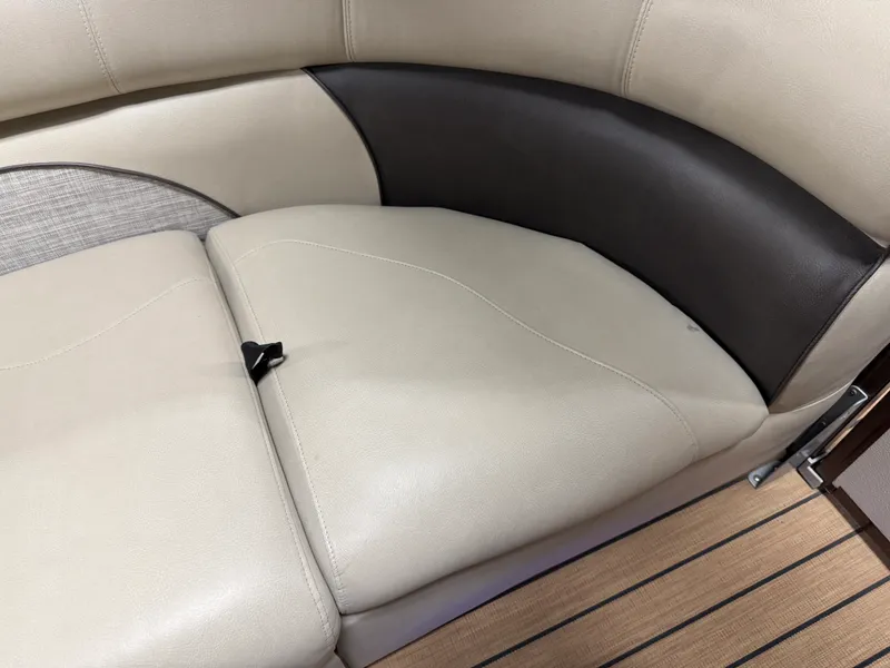 Slide: The Image of Premier 230 SOLARIS 2018 - 37