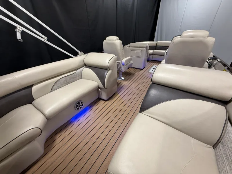 Slide: The Image of Premier 230 SOLARIS 2018 - 44