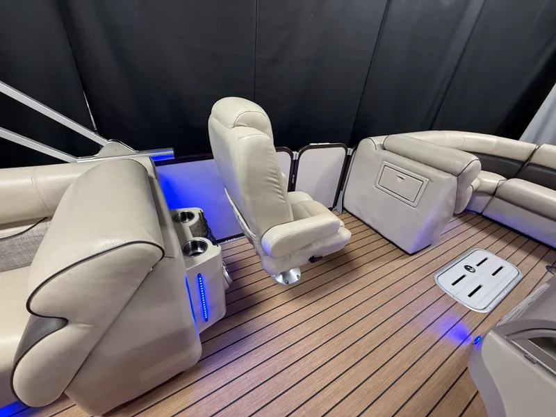 Slide: The Image of Premier 230 SOLARIS 2018 - 45