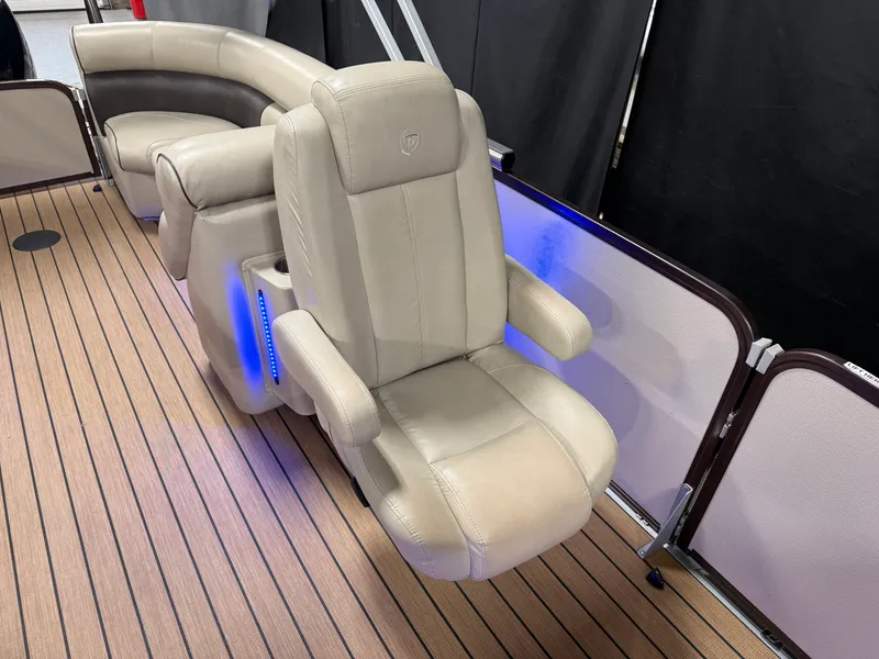 Slide: The Image of Premier 230 SOLARIS 2018 - 46