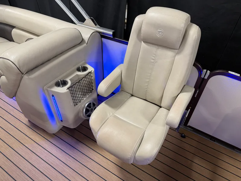 Slide: The Image of Premier 230 SOLARIS 2018 - 48