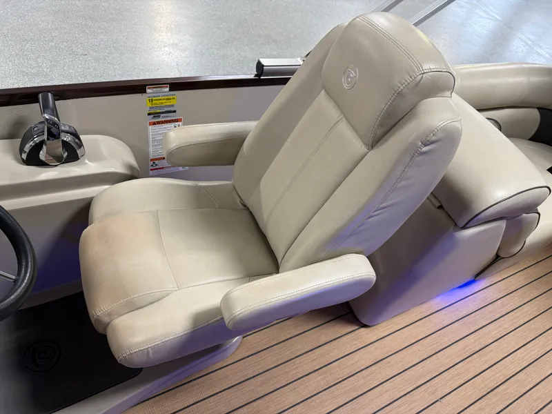 Slide: The Image of Premier 230 SOLARIS 2018 - 59