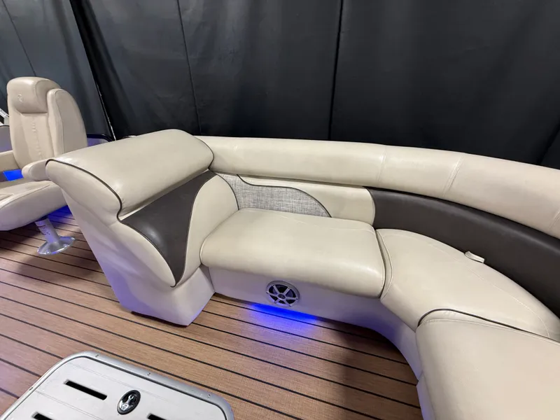 Slide: The Image of Premier 230 SOLARIS 2018 - 75