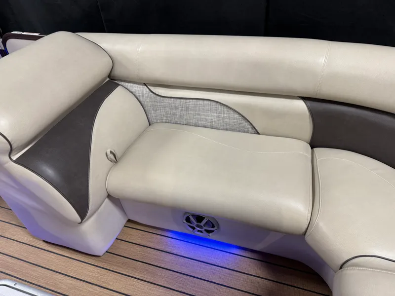 Slide: The Image of Premier 230 SOLARIS 2018 - 78