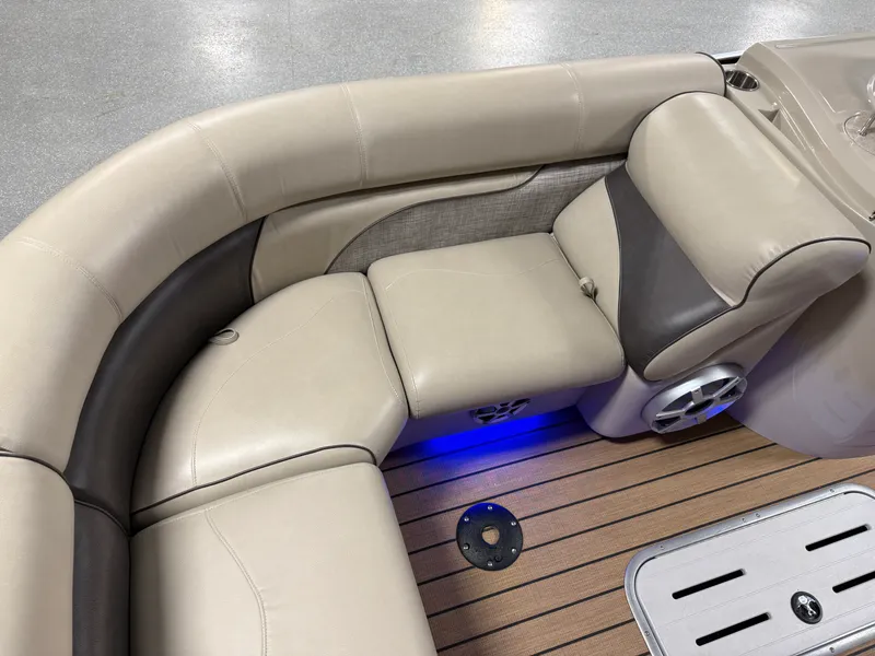 Slide: The Image of Premier 230 SOLARIS 2018 - 85