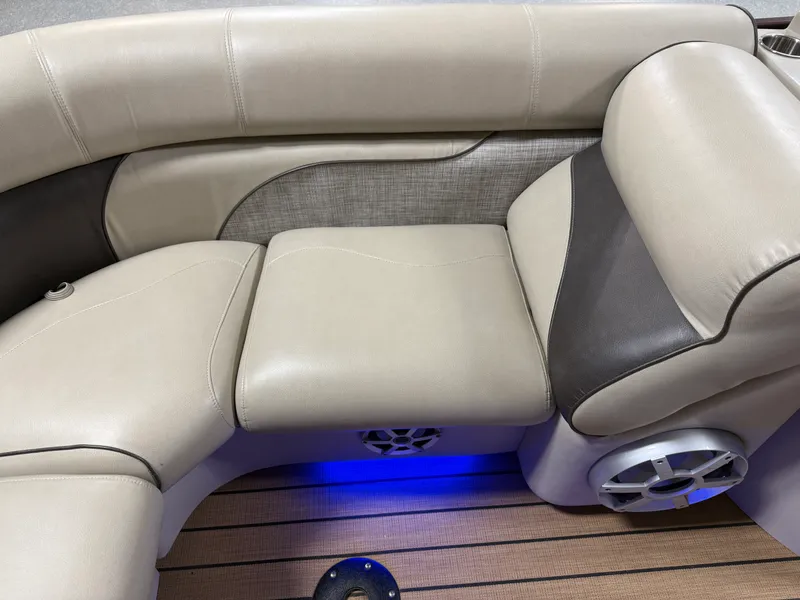 Slide: The Image of Premier 230 SOLARIS 2018 - 88