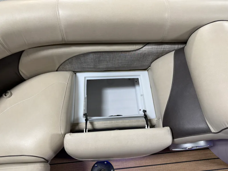 Slide: The Image of Premier 230 SOLARIS 2018 - 89