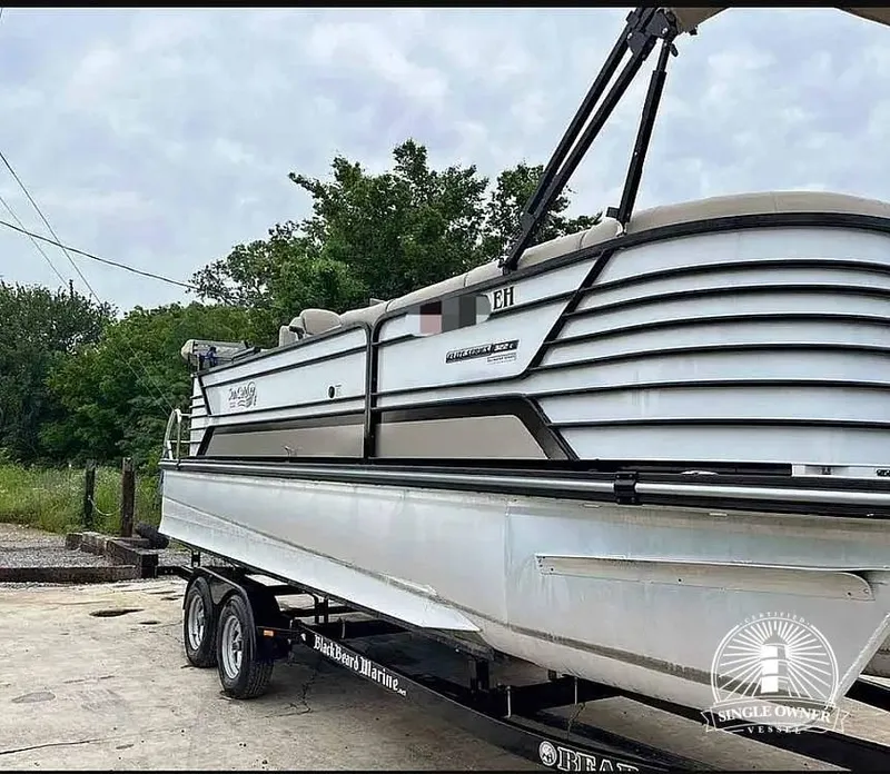 Slide: The Image of SunCatcher Elite 322C Saltwater Series 2021 - 14727801