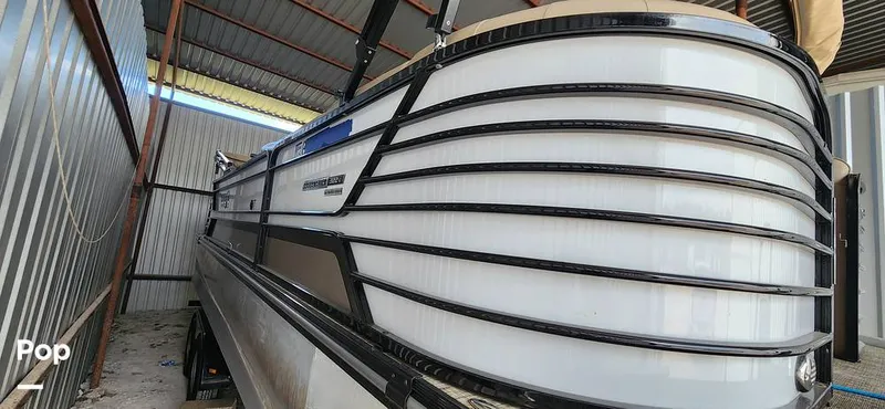 Slide: The Image of SunCatcher Elite 322C Saltwater Series 2021 - 14660725