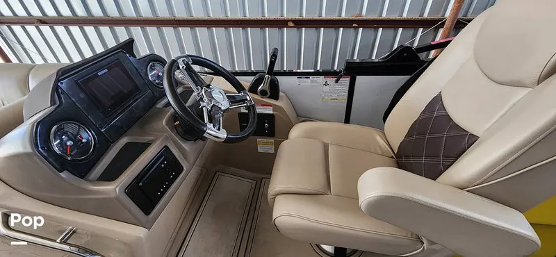 Slide: The Image of SunCatcher Elite 322C Saltwater Series 2021 - 14660761