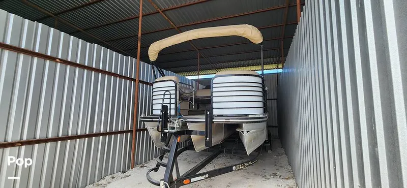 Slide: The Image of SunCatcher Elite 322C Saltwater Series 2021 - 14660726