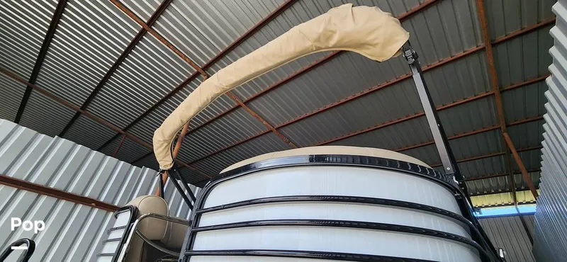 Slide: The Image of SunCatcher Elite 322C Saltwater Series 2021 - 14660728