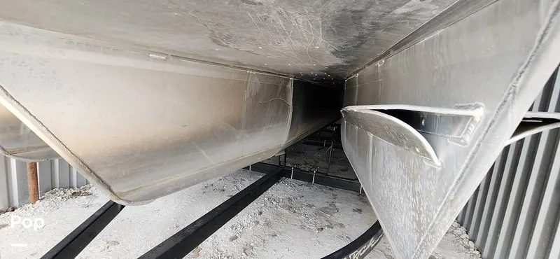 Slide: The Image of SunCatcher Elite 322C Saltwater Series 2021 - 14660729