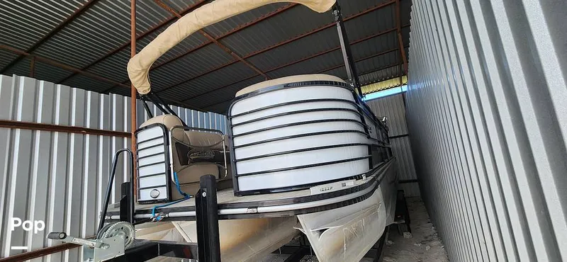 Slide: The Image of SunCatcher Elite 322C Saltwater Series 2021 - 14660730