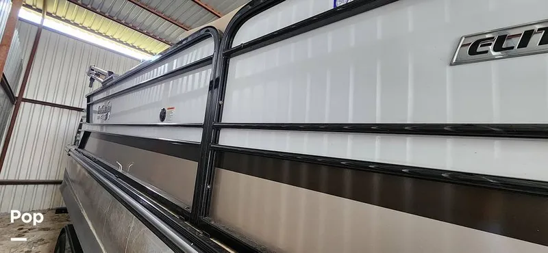 Slide: The Image of SunCatcher Elite 322C Saltwater Series 2021 - 14660731