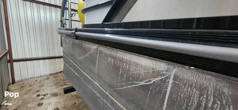 Slide: The Image of SunCatcher Elite 322C Saltwater Series 2021 - 14660734