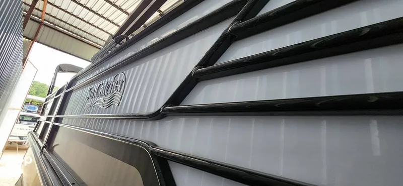 Slide: The Image of SunCatcher Elite 322C Saltwater Series 2021 - 14660748