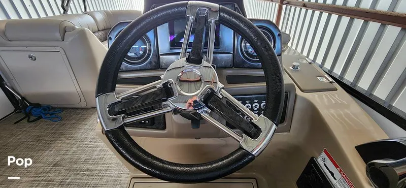 Slide: The Image of SunCatcher Elite 322C Saltwater Series 2021 - 14660765