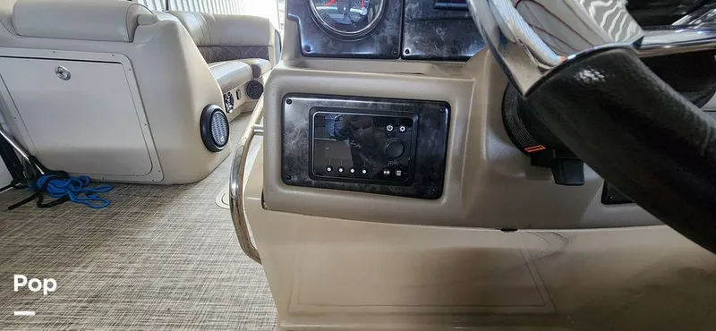 Slide: The Image of SunCatcher Elite 322C Saltwater Series 2021 - 14660763