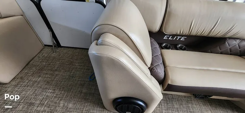 Slide: The Image of SunCatcher Elite 322C Saltwater Series 2021 - 14660770