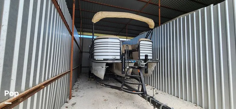 Slide: The Image of SunCatcher Elite 322C Saltwater Series 2021 - 14660782