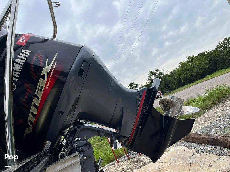 Slide: The Image of SunCatcher Elite 322C Saltwater Series 2021 - 14612703