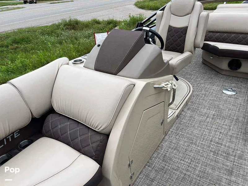 Slide: The Image of SunCatcher Elite 322C Saltwater Series 2021 - 14612702