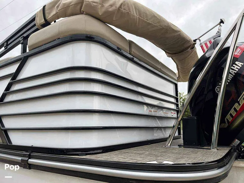 Slide: The Image of SunCatcher Elite 322C Saltwater Series 2021 - 14612701