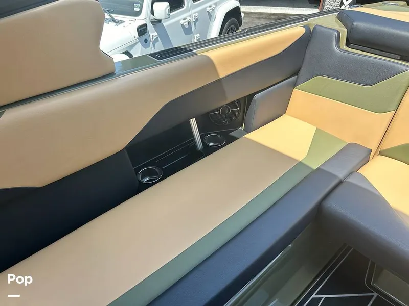 Slide: The Image of Beverage Holders - 14631898