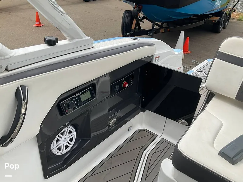 Slide: The Image of Monterey 258SS 2022 - 14728827