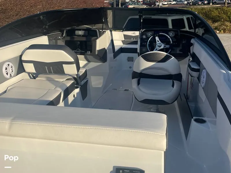 Slide: The Image of Monterey M-205 2022 - 14807094