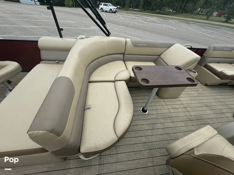 Slide: The Image of Veranda VF20F2 2022 - 14683371