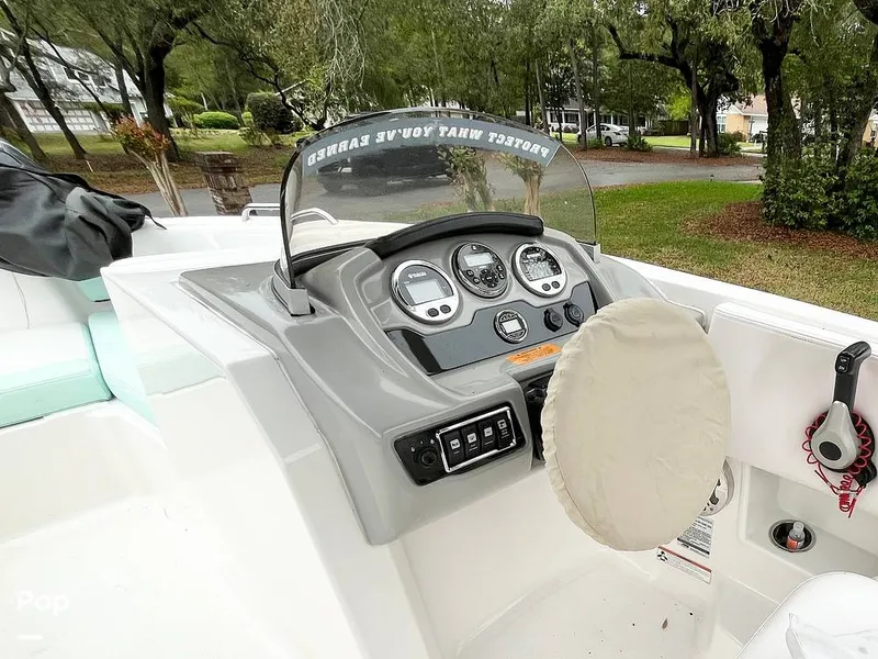 Slide: The Image of Captain's Chair - 15358793