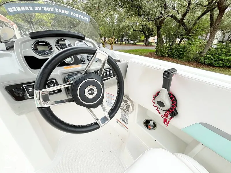 Slide: The Image of Captain's Chair - 15358812