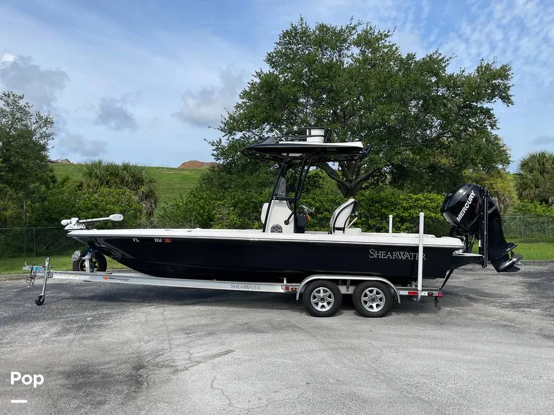 Slide: The Image of Shearwater 25 LTZ Limited Edition 2018 - 14707580