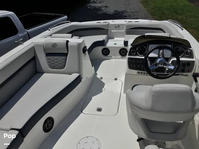 Slide: The Image of Hurricane SunDeck Sport 192 RL OB 2021 - 15738407