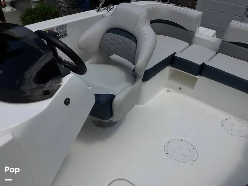 Slide: The Image of Hurricane SunDeck Sport 192 RL OB 2021 - 15738393