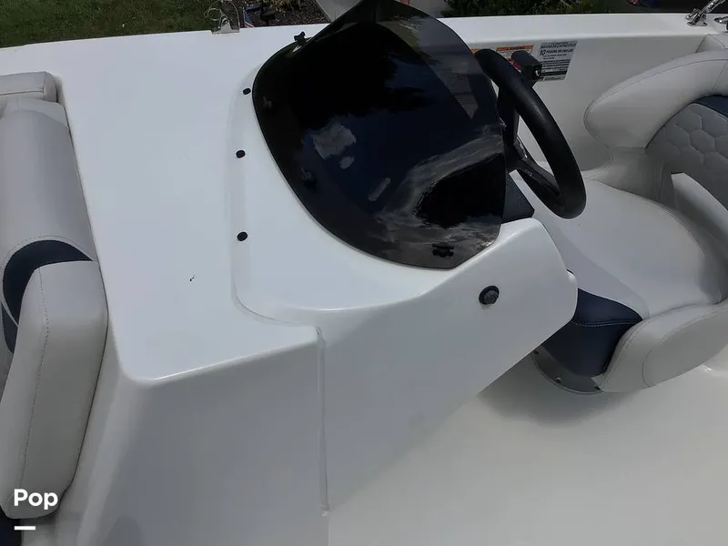 Slide: The Image of Hurricane SunDeck Sport 192 RL OB 2021 - 15738394