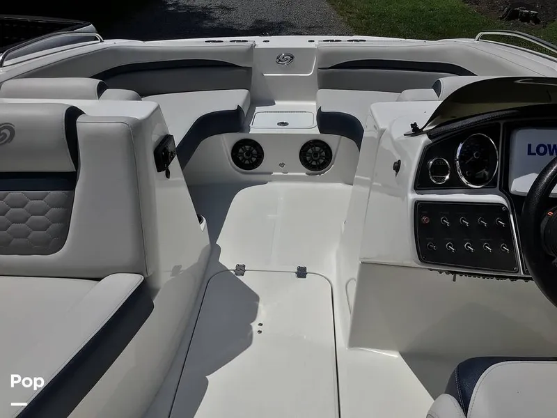 Slide: The Image of Hurricane SunDeck Sport 192 RL OB 2021 - 15738400