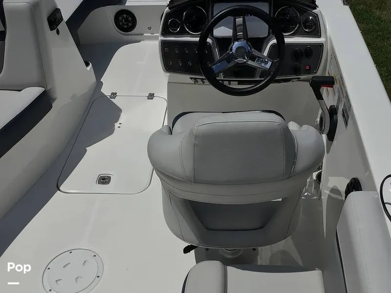 Slide: The Image of Hurricane SunDeck Sport 192 RL OB 2021 - 15738411