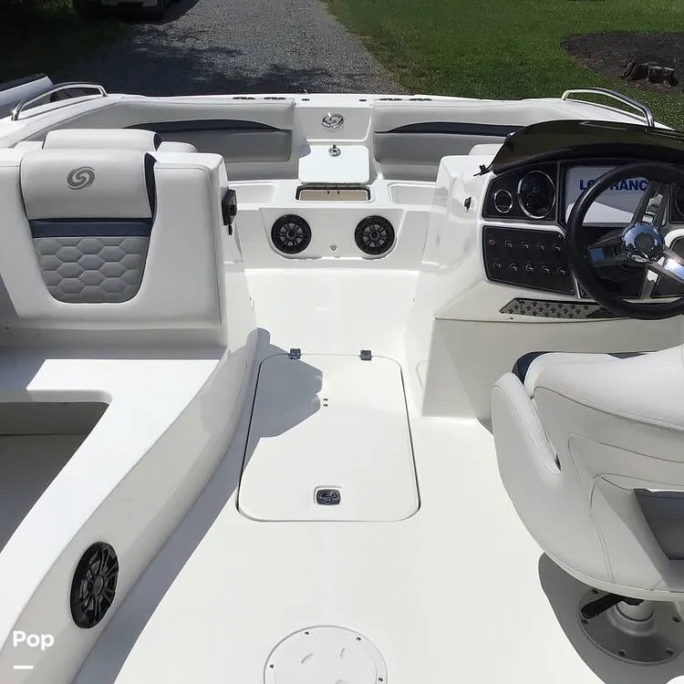 Slide: The Image of Hurricane SunDeck Sport 192 RL OB 2021 - 15738429