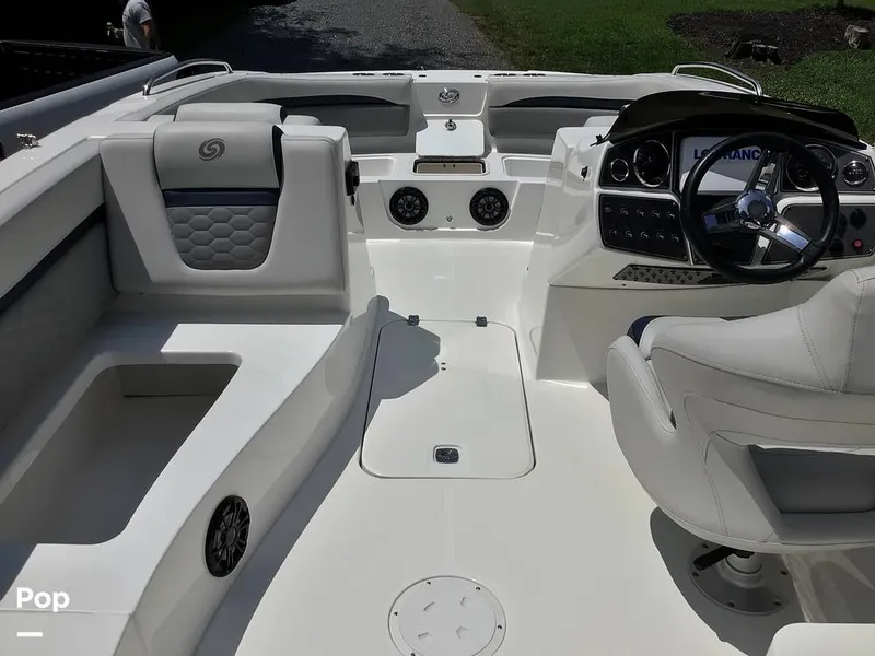 Slide: The Image of Hurricane SunDeck Sport 192 RL OB 2021 - 15738430