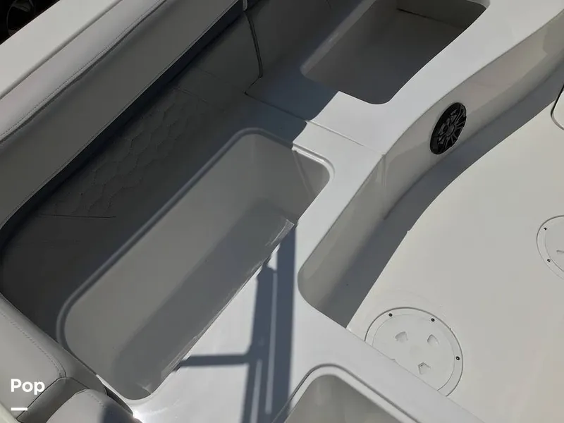 Slide: The Image of Hurricane SunDeck Sport 192 RL OB 2021 - 15738432