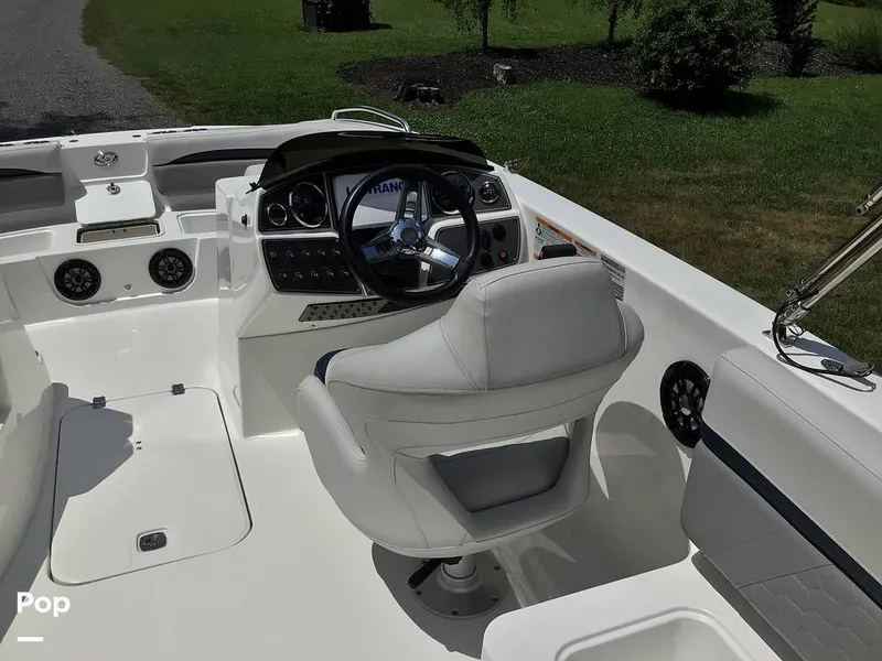 Slide: The Image of Hurricane SunDeck Sport 192 RL OB 2021 - 15738435